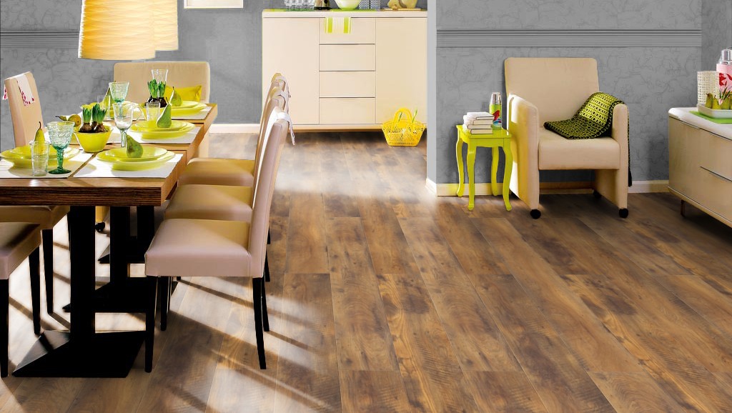 Ламинат Haro Tritty 100 Gran Via 4V Дуб Альтхольц 526712 2200×243×8 фото в интерьере Ламинат Haro Tritty 100 Gran Via 4V Дуб Альтхольц 526712 2200×243×8 фото в интерьере